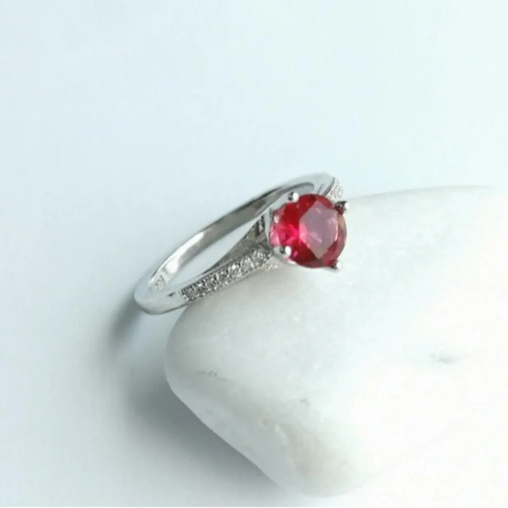Ruby solitaire ring in Sterling Silver and White Sapphire size 8 🆕
